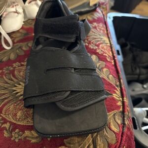 NEW DARCO MedSurg Medical Surgical Shoe Post Op Women Medium Square Toe Black